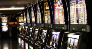 Pros and Cons of Playing at an Online Slot Agent